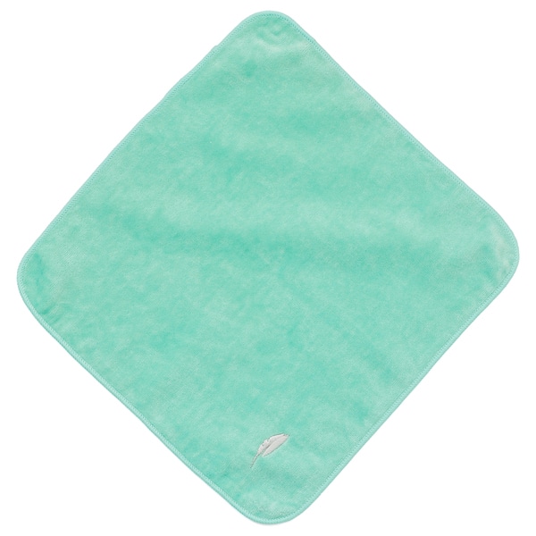 エメラルドグリーン